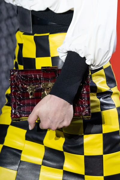 Look 48